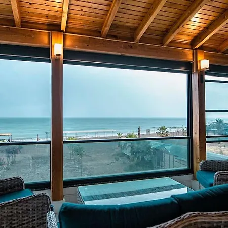 Luxury Villa On The Beach *